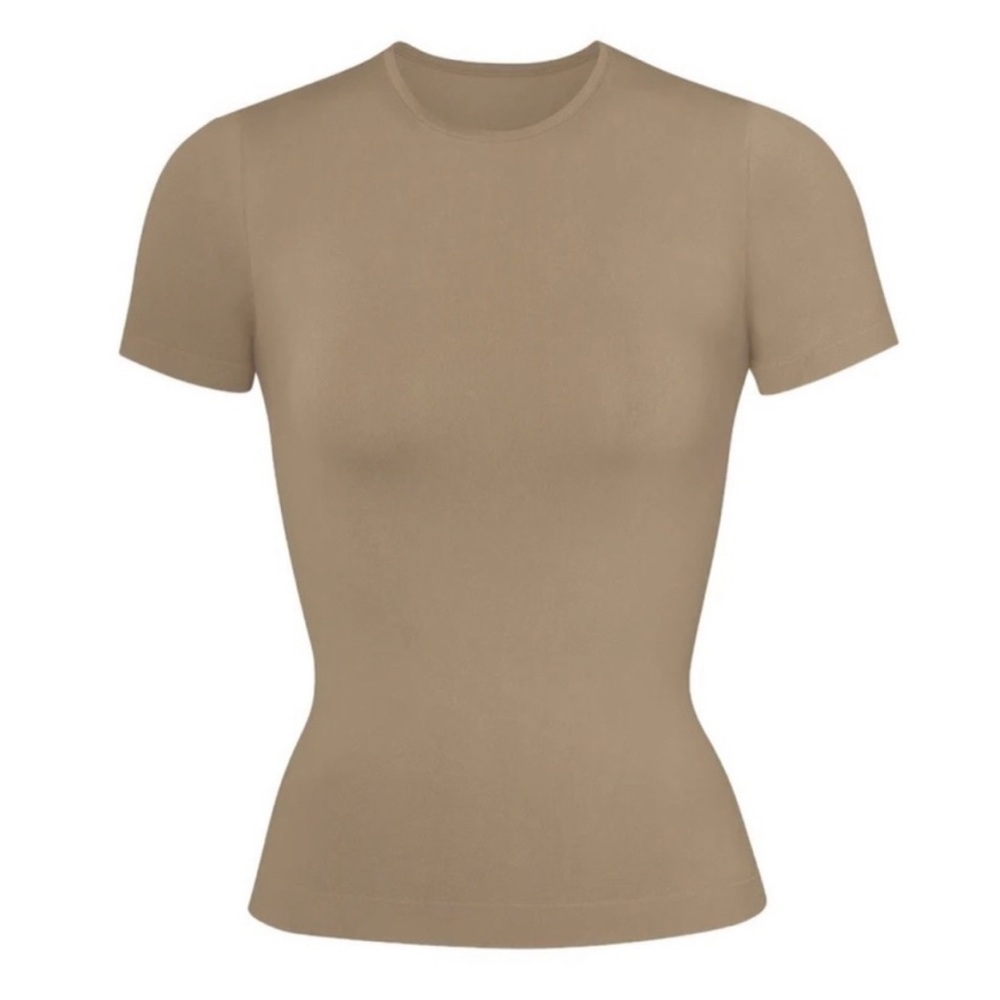 NWT SKIMS Soft Smoothing T Shirt in Desert